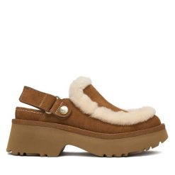 Klapki Ugg. Brązowe klapki UGG, bez wzorów, bez obcasa, bez zapięcia. Za 759.99 zł.