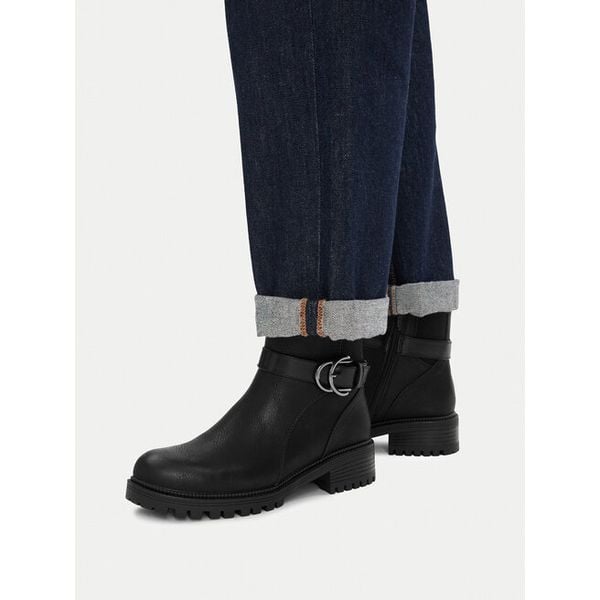 Botki JENNY. Czarne botki Jenny, bez wzorów, bez obcasa, na płaskiej podeszwie, bez zapięcia. Za 159.99 zł.