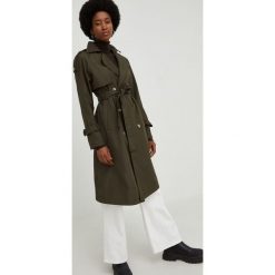 Answear Lab trencz damski kolor zielony przejściowy. Zielone płaszcze Answear Lab, l, bez wzorów, klasyczne, bez kaptura. Za 389.99 zł.