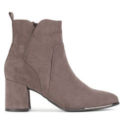Botki JENNY. Szare botki Jenny, bez wzorów, bez obcasa, na słupku, bez zapięcia. Za 111.99 zł.
