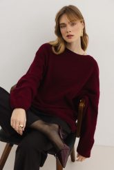 WEŁNIANY SWETER BOBBY BORDOWY One size - Flawless. Czerwone swetry Flawless, na zimę, s, bez wzorów, z dzianiny, biznesowe, bez ramiączek. Za 730.00 zł.