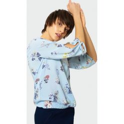 Elegancka bluzka w kwiaty. Bluzki Greenpoint, bez wzorów, z wiskozy, bez kołnierzyka, bez ramiączek. Za 34.99 zł.