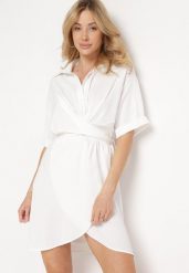 Biała Sukienka Menelous. Białe sukienki Born2be, l, bez wzorów, eleganckie, bez kołnierzyka, bez ramiączek, mini, kopertowe. Za 199.99 zł.