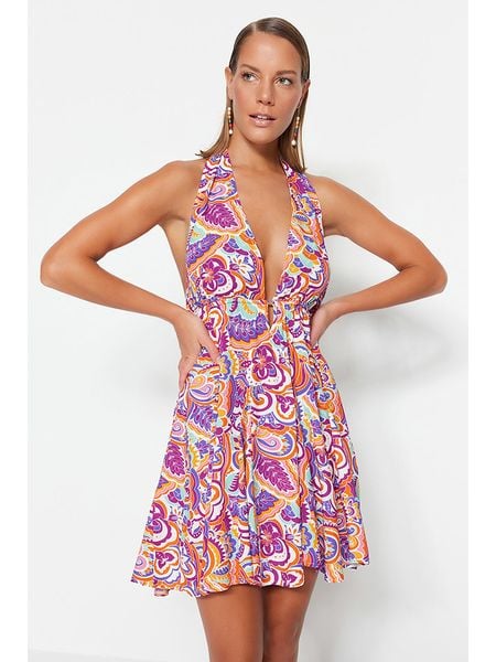 Trendyol Sukienka ze wzorem rozmiar: 34. Sukienki Trendyol, bez wzorów, bez kołnierzyka, bez ramiączek, mini. Za 78.66 zł.