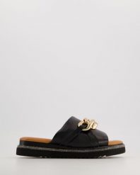 KLAPKI Z ŁAŃCUCHEM 01372716 01 BLAC. Klapki Venezia, bez wzorów, ze skóry, bez obcasa, bez zapięcia. Za 259.00 zł.