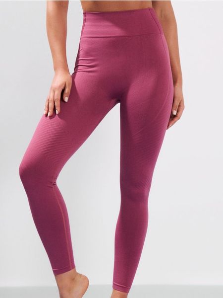 Legginsy sportowe z ozdobnymi przeszyciami - różowy. Czerwone legginsy Sinsay, l, bez wzorów. Za 39.99 zł.