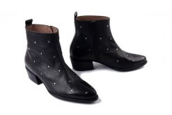 WONDERS D-2002 negro, botki damskie. Czarne botki Wonders, bez wzorów, bez obcasa, bez zapięcia. Za 538.93 zł.