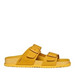 Klapki Geox. Żółte klapki Geox, bez wzorów, bez obcasa, bez zapięcia. Za 359.99 zł.