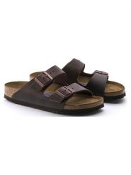 Birkenstock Klapki "Arizona" w kolorze brązowym rozmiar: 37. Brązowe klapki Birkenstock, bez wzorów, klasyczne, z otwartym noskiem, bez obcasa, bez zapięcia. Za 478.62 zł.
