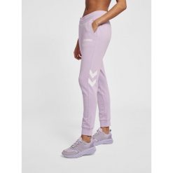 Damski stożkowy kombinezon do joggingu Hummel Legacy. Czerwone kombinezony Hummel, xl, bez wzorów, z dresówki, eleganckie, bez kołnierzyka, bez ramiączek. Za 194.00 zł.