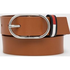 Tommy Jeans pasek skórzany OVAL 3.0 BELT AW0AW11864.9BYY damski kolor brązowy. Brązowe paski Tommy Jeans, bez wzorów, z jeansu. W wyprzedaży za 129.99 zł.