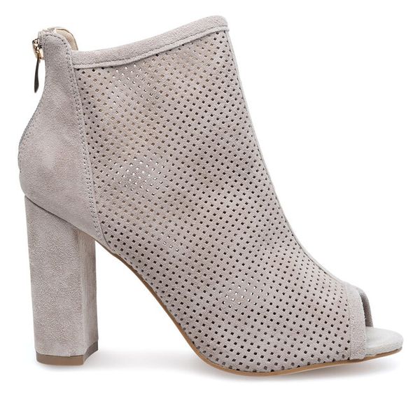 Botki Sergio Bardi. Brązowe botki Sergio Bardi, bez wzorów, bez obcasa, na słupku, bez zapięcia. Za 209.99 zł.