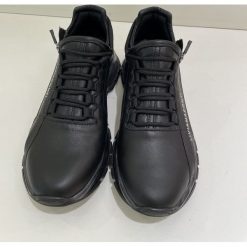 CZARNE BUTY SPORTOWE LIVIANA CONTI. Czarne buty treningowe Liviana Conti, bez wzorów, bez zapięcia. W wyprzedaży za 1,060.00 zł.