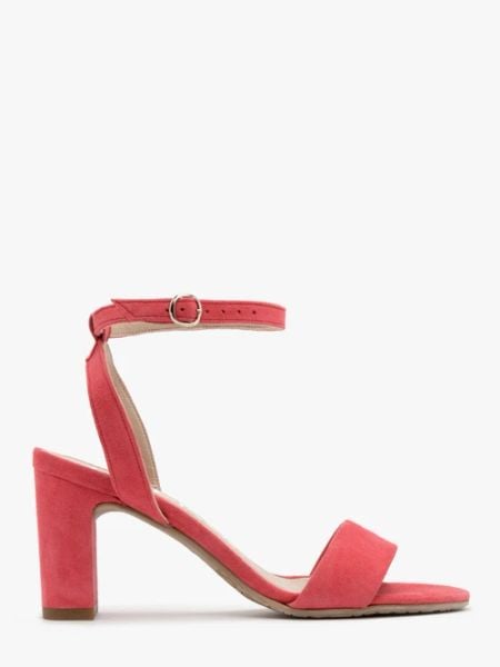 Różowe sandały na obcasie. Czerwone sandały Ryłko, bez wzorów, ze skóry, bez obcasa, na obcasie, bez zapięcia. W wyprzedaży za 179.99 zł.