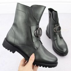 Botki damskie ocieplane z ozdobą zielone Potocki 12441. Zielone botki POTOCKI, z aplikacjami, ze skóry ekologicznej, eleganckie, bez obcasa, bez zapięcia. Za 120.00 zł.