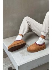 Trendyol Skórzane botki w kolorze jasnobrązowym rozmiar: 38. Brązowe botki Trendyol, bez wzorów, z wełny, bez obcasa, na platformie, bez zapięcia. Za 125.85 zł.