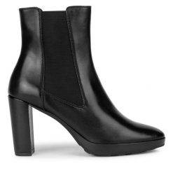 Botki Geox. Czarne botki Geox, bez wzorów, bez obcasa, na słupku, bez zapięcia. Za 479.99 zł.