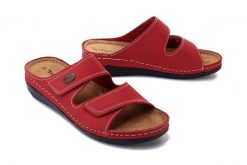 TAMARIS 27510-20 500 red, klapki damskie. Czerwone klapki Tamaris, bez wzorów, bez obcasa, bez zapięcia. Za 199.90 zł.