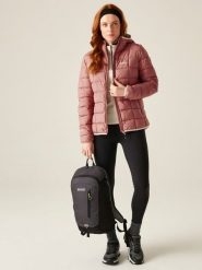 Regatta Kurtka pikowana "Asper" w kolorze jasnoróżowym rozmiar: 40. Różowe kurtki Regatta, bez wzorów, bez kaptura. Za 217.99 zł.