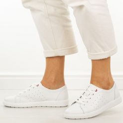 Białe skórzane półbuty damskie Filippo Dp7556/26. Białe półbuty wsuwane Filippo, na lato, bez wzorów, z jeansu, biznesowe, bez obcasa, na płaskiej podeszwie. Za 219.00 zł.