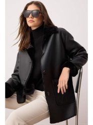 Trendyol Kurtka w kolorze czarnym ze skóry syntetycznej rozmiar: 38. Czarne kurtki Trendyol, bez wzorów, ze skóry, bez kaptura. Za 139.87 zł.