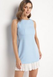 Jasnoniebieska Elegancka Sukienka Taliowana Florzedi. Niebieskie sukienki Born2be, na co dzień, m, bez wzorów, eleganckie, bez kołnierzyka, bez ramiączek, mini, proste. Za 109.99 zł.