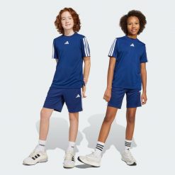 Szorty dla dzieci z 3 paskami Train Essentials. Białe szorty adidas, bez wzorów, sportowe. Za 109.00 zł.