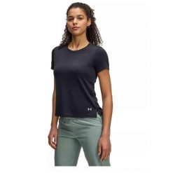 Koszulka Damska Sportowa Under Armour Launch Camo Shortsleeve. Czarne t-shirty sportowe Under Armour, xs, bez wzorów, bez ramiączek, na fitness i siłownię. Za 149.99 zł.