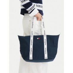 Torebka Tommy Jeans. Brązowe torebki klasyczne Tommy Jeans, bez wzorów, z jeansu, bez dodatków. Za 206.99 zł.