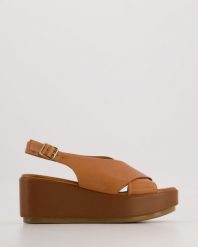 SANDAŁY NA KOTURNIE 0301060237 COCON. Sandały Venezia, bez wzorów, ze skóry, bez obcasa, na koturnie, bez zapięcia. Za 239.00 zł.