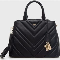 Dkny torebka skórzana kolor czarny. Czarne listonoszki DKNY, bez wzorów, na ramię, pikowane, bez dodatków. Za 1,389.90 zł.
