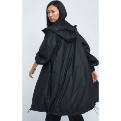 Medicine płaszcz damski kolor czarny przejściowy oversize. Czarne płaszcze MEDICINE, l, bez wzorów, bez kaptura. Za 259.90 zł.