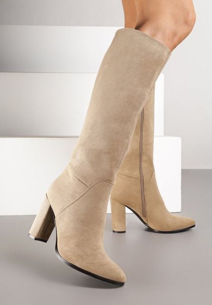 Ciemnobeżowe Kozaki na Słupku Hrarpi. Brązowe kozaki Renee, bez wzorów, ze skóry, przed kolano, bez obcasa, na obcasie, bez zapięcia. Za 169.99 zł.