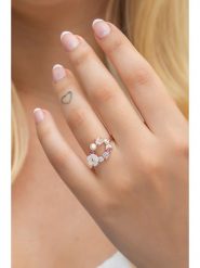 Lodie Silver Srebrny pierścionek z cyrkoniami rozmiar: onesize. Szare pierścionki Lodie Silver, z cyrkonią, srebrne. Za 97.05 zł.
