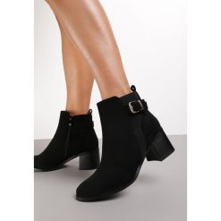 Czarne Botki Eudonia. Czarne botki Renee, bez wzorów, z okrągłym noskiem, za kostkę, bez obcasa, na obcasie, bez zapięcia. W wyprzedaży za 183.99 zł.