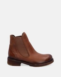 BRĄZOWE SZTYBLETY ZE SKÓRY NATURALNEJ C418 URA SANTIAG. Brązowe botki Venezia, bez wzorów, ze skóry, bez obcasa, bez zapięcia. Za 599.00 zł.