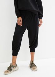 Spodnie haremki, dł. 3/4. Czarne spodnie sportowe bonprix, bez wzorów, z dżerseju, na fitness i siłownię. Za 79.99 zł.