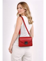 ORE10 Skórzana torebka "TR" w kolorze czerwonym - 24 x 14 x 7 cm rozmiar: onesize. Czerwone torebki klasyczne ORE10, bez wzorów, z materiału, przez ramię, bez dodatków. Za 295.99 zł.
