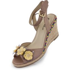 Sandały na koturnie Tamiko damskie 40 – jasny róż. Brązowe sandały ZIKKO, bez wzorów, bez obcasa, na koturnie, bez zapięcia. Za 150.99 zł.