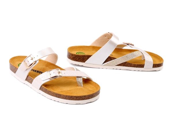 DR. BRINKMANN 700898-82 gold, klapki damskie. Żółte klapki Dr. Brinkmann, bez wzorów, bez obcasa, bez zapięcia. Za 165.67 zł.
