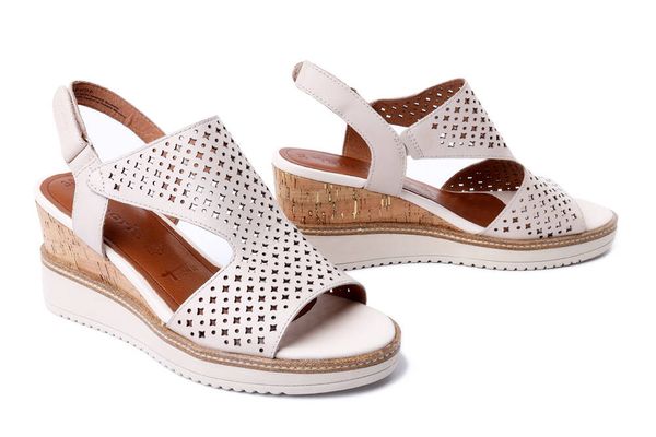 TAMARIS 1-28218-42 418 M2821842 ivory, sandały damskie. Brązowe sandały Tamaris, bez wzorów, bez obcasa, na koturnie, bez zapięcia. Za 349.90 zł.