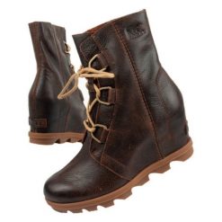 Buty Sorel NL3370-282 brązowe. Brązowe botki bez wzorów, z materiału, klasyczne, bez obcasa, na koturnie, bez zapięcia. Za 420.06 zł.