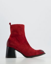 BORDOWE BOTKI NIKY09 CAM RUBIN. Czerwone botki Venezia, bez wzorów, ze skóry, bez obcasa, bez zapięcia. Za 379.00 zł.