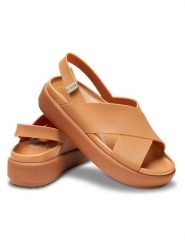 Crocs Sandały "Brooklyn Luxe" w kolorze karmelowym rozmiar: 41/42. Brązowe sandały Crocs, bez wzorów, klasyczne, z otwartym noskiem, bez obcasa, bez zapięcia. Za 223.99 zł.