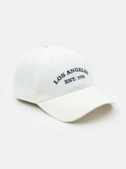 Czapka z daszkiem z haftowanym napisem Los Angeles - biały. Białe czapki z daszkiem Sinsay, bez wzorów. Za 15.99 zł.