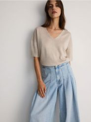 Sweter z wiskozą - beżowy. Brązowe swetry Reserved, l, bez wzorów, z dzianiny, bez ramiączek. W wyprzedaży za 59.99 zł.