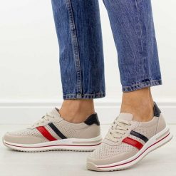 Beżowe ażurowe skórzane półbuty damskie S.Barski 7067. Brązowe półbuty wsuwane S.BARSKI, na jesień, w ażurowe wzory, z jeansu, casualowe, bez obcasa, na płaskiej podeszwie. Za 249.00 zł.