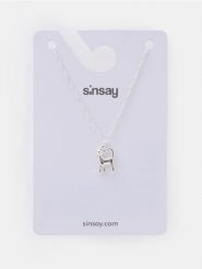Naszyjnik z zawieszką kota - srebrny. Szare naszyjniki Sinsay, srebrne. Za 9.99 zł.
