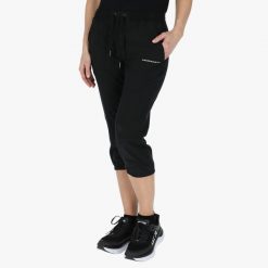Spodnie treningowe damskie Swedemount Womens 3/4 Pants. Czarne spodnie dresowe SWEDEMOUNT, bez wzorów. Za 169.99 zł.