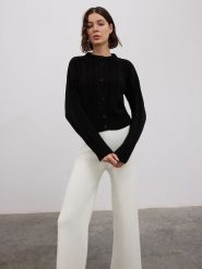 BGN Kardigan w kolorze czarnym rozmiar: 40. Czarne swetry BGN, bez wzorów, z wełny, bez ramiączek. Za 144.58 zł.